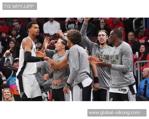 文班与科内特双塔组合为何更具威胁成熟度与经验提升助力球队表现 文班与科内特双塔组合为何更具威胁成熟度与经验提升助力球队表现