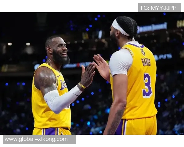 雷迪什称赞詹姆斯接地气与队友关系亲近让人感到舒适 雷迪什称赞詹姆斯接地气与队友关系亲近让人感到舒适