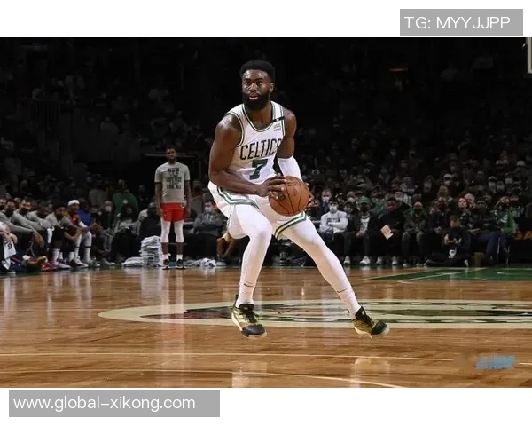 杰伦布朗左腿筋紧张状态不明绿军官方宣布回归存疑 杰伦布朗左腿筋紧张状态不明绿军官方宣布回归存疑