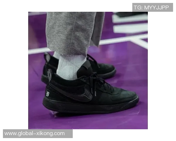 美媒调侃浓眉发布首款签名战靴引发球迷热议与期待